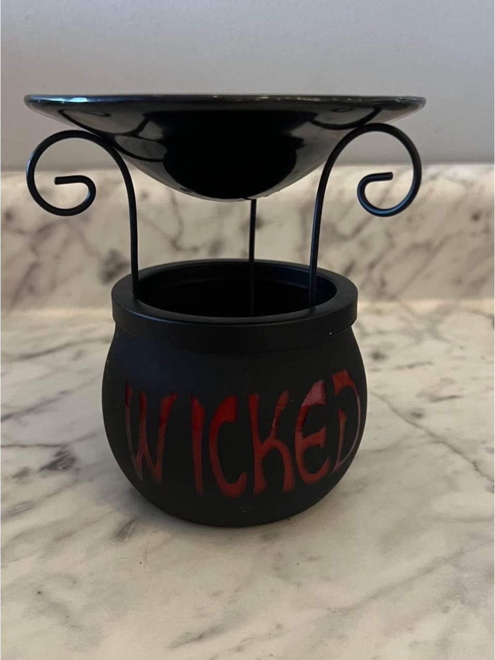 NWOT Yankee Candle Wicked Black and Red Wax Warmer